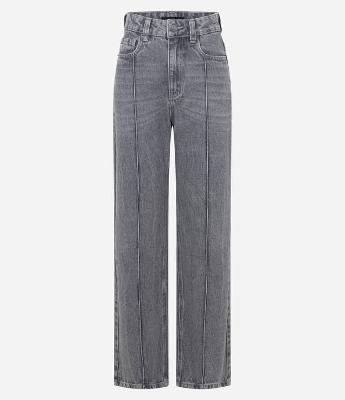 Calça Reta Comfort em Jeans com Friso Frontal