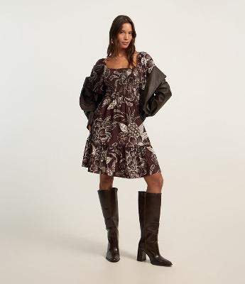 Vestido Evasê Curto Texturizado com Lastex e Estampa Floral