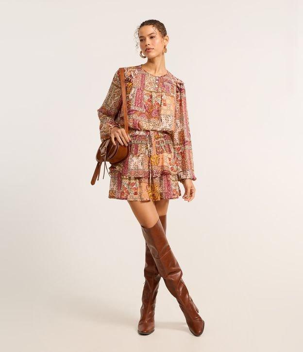 Saia Curta em Chiffon com Babado e Estampa Mix de Patch - 2