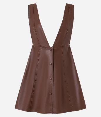 Salopete em PU com Decote Profundo e Botões