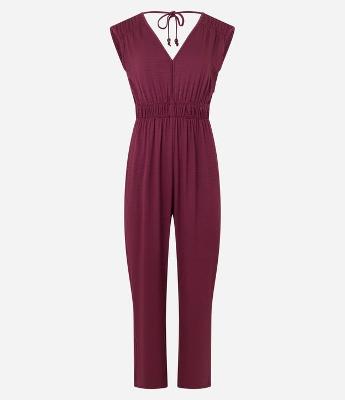 Macacão Flare em Viscose com Decote V e Elástico na Cintura