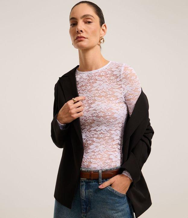 Blusa em Renda com Textura em Formato de Flores - 2