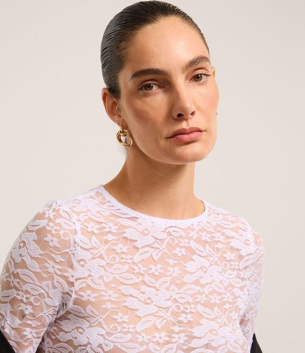 Blusa em Renda com Textura em Formato de Flores - 3