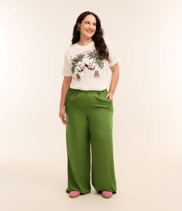 Calça Pantalona em Viscose com Pregas Curve & Plus Size - 1
