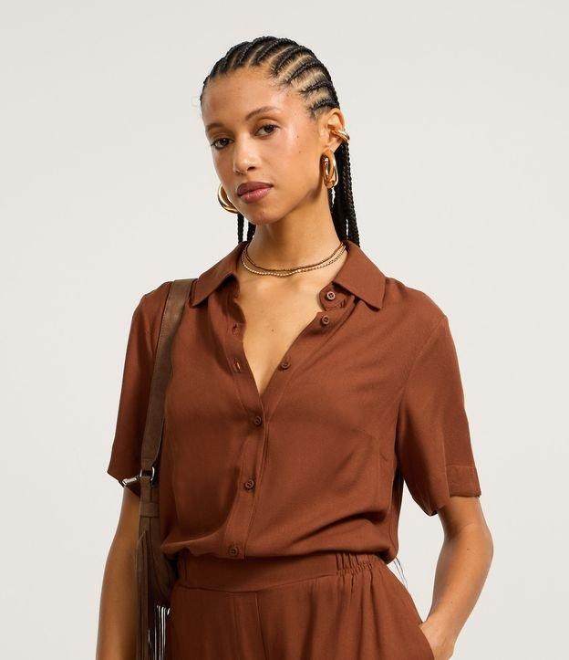Camisa em Viscose com Botões e Manga Curta - 2