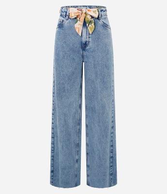 Calça Wide Leg em Jeans com Cinto Lenço e Ilhós