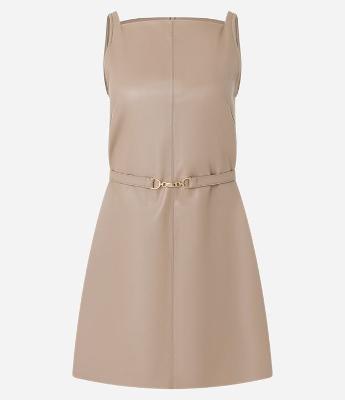 Vestido Curto em PU com Cinto de Fivela Diferenciada