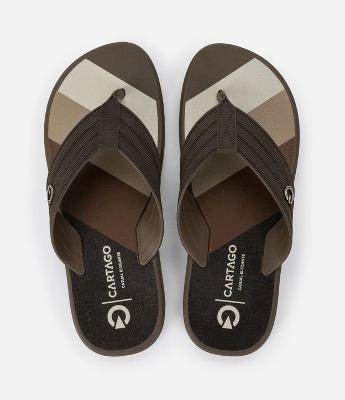 Chinelo de Tiras Largas com Texturas Pespontas e Estampa