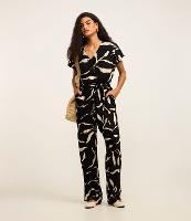 Calça Reta em Viscose com Amarração e Estampa Folhagem - 1