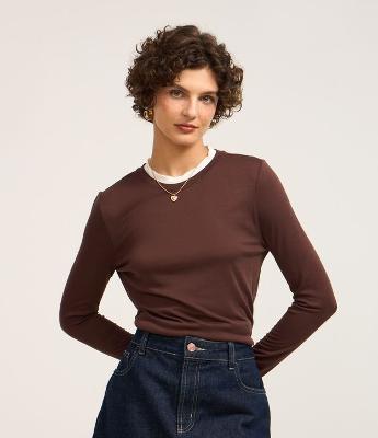 Blusa em Viscose com Sobreposição na Gola