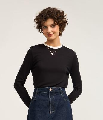 Blusa em Viscose com Sobreposição na Gola