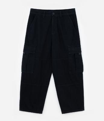 Calca Skater em Sarja Com Bolsos Cargos