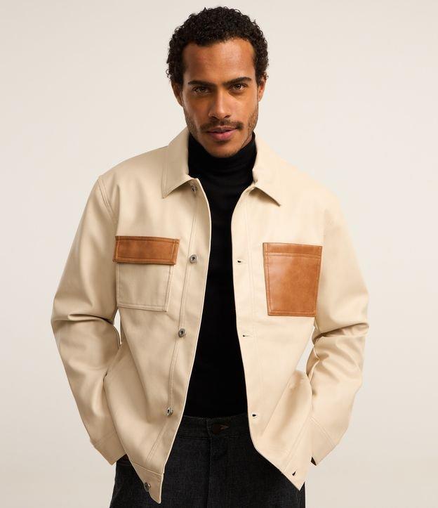 Jaqueta Trucker em Material Sintético com Bolso Contrastante - 1