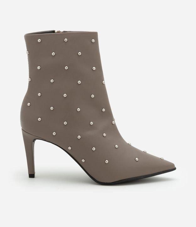Bota Cano Médio com Bico Fino e Tachinhas Aplicadas - 1