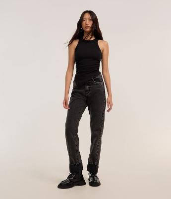 Calça Reta em Jeans com Leves Puídos nos Bolsos