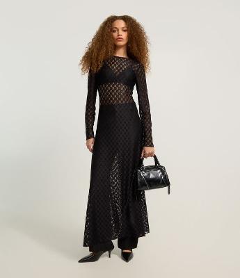 Vestido Reto Longo em Renda com Decote nas Costas