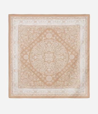 Lenço Quadrado em Cetim com Estampa Paisley