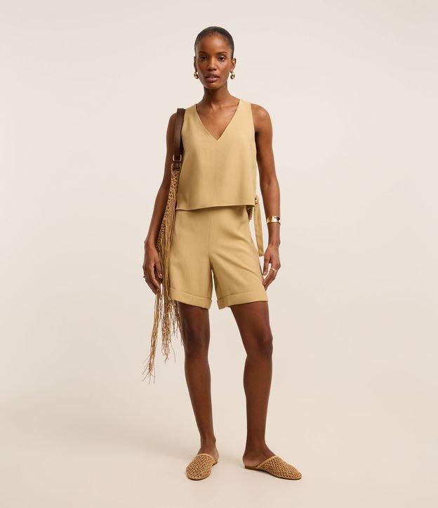 Bermuda em Viscose Twill com Barra Dobrada - 2