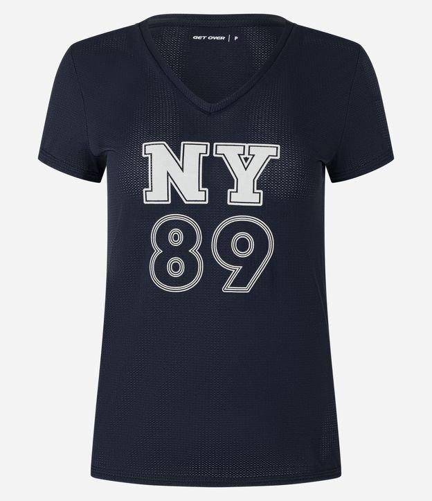 Camiseta Esportiva em Microfibra Texturizada com Gola V e Estampa NY 89 - 1
