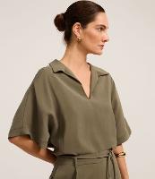 Blusa em Viscose com Recorte e Manga Ampla - 2