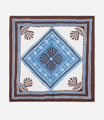 Lenço Quadrado Acetinado com Estampa de Conchinhas