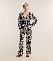 Calça Reta em Piquet com Amarração e Estampa Folhagem - 2