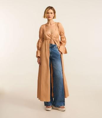Blusa Alongada em Tricoline com Abertura e Amarração Frontal