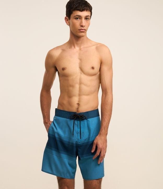 Bermuda em Microfibra com Estampa de Listras - 2