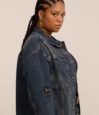 Camisa Jeans Dirty e Martingale com Bolso Curve & Plus Size