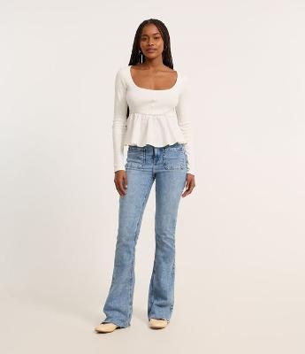 Calça Boot Cut em Jeans com Bolsos Frontais