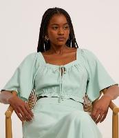 Blusa Cropped em Viscose com Amarração e Manga Godê - 1