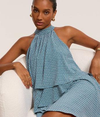 Vestido Evasê em Chiffon com Camadas e Estampa Geométrica