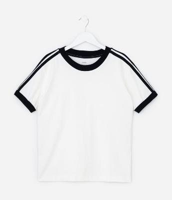 Camiseta Infantil com Detalhes Contrastantes - Tam 5 a 14 anos