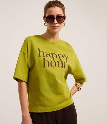 Camiseta em Malhão com Lettering Happy Hour
