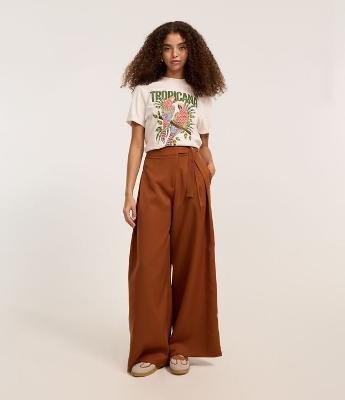 Calça Barrel em Alfaiataria com Fechamento Deslocado