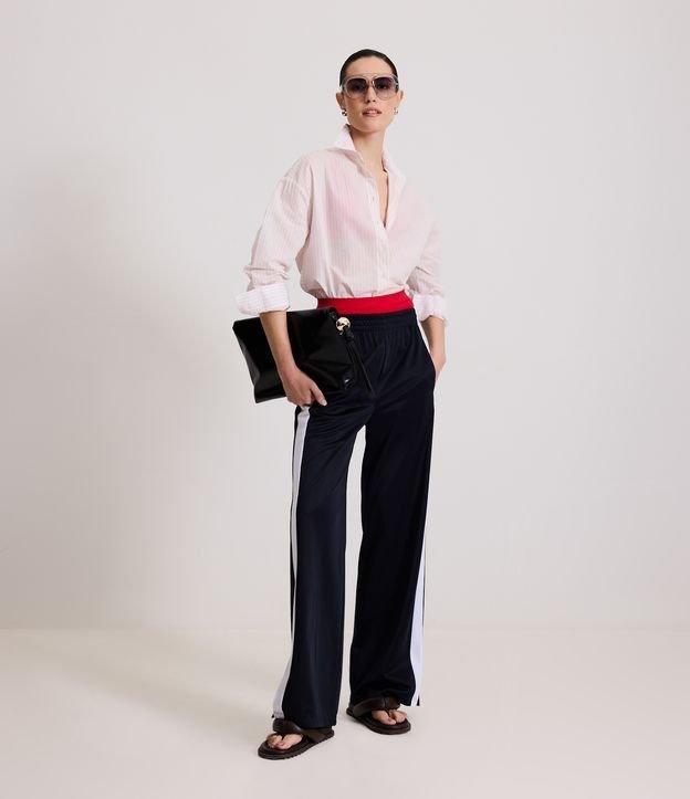 Calça Reta Esportiva em Helanca com Listras e Fenda Lateral - 3