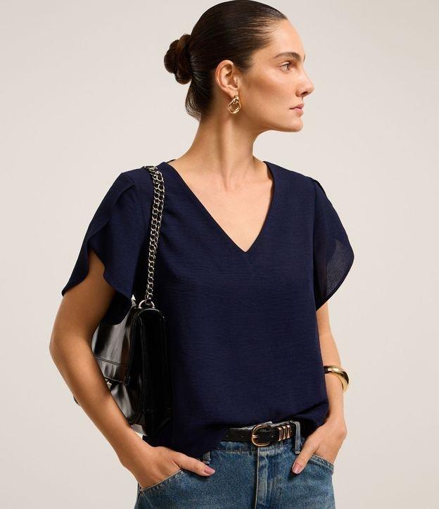 Blusa em Airflow com Manga Tulipa e Decote V - 1