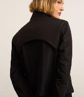 Jaqueta Esportiva com Gola Alta e Bolsos - 1