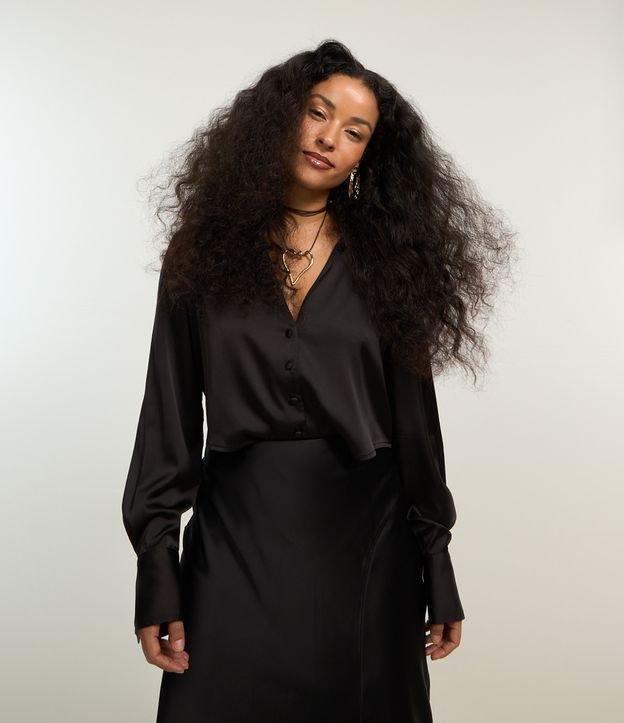 Blusa Acetinada com Botões Frontais Forrados - 1