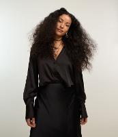 Blusa Acetinada com Botões Frontais Forrados - 1