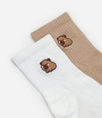 Kit 02 Meias Cano Médio em Algodão com Mini Bordado Capivara