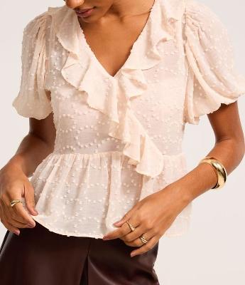 Blusa Alfaiatada com Efeito Plumeti e Babados