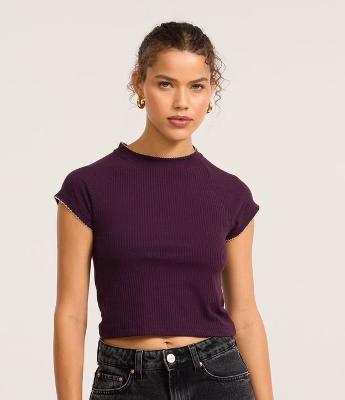 Blusa em Ribana com Friso Contrastante na Gola