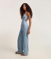 Macacão Longo em Jeans com Abertura e Amarração nas Costas - 1