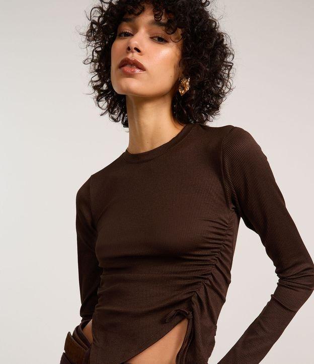 Blusa em Ribana com Barra Assimétrica e Puxadinho Lateral - 2