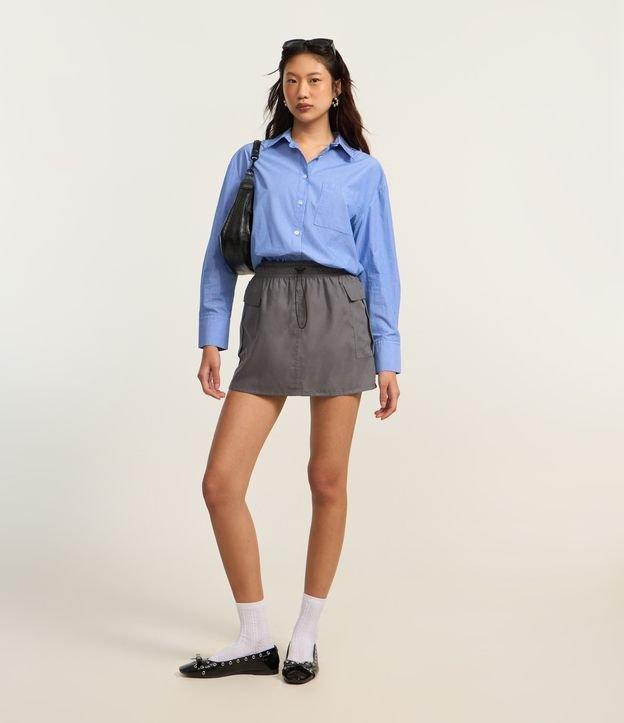 Saia Curta em Cupro com Cós Elástico e Bolsos Laterais - 2