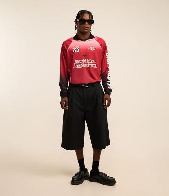 Bermuda em Sarja Super Baggy Alfaiatada com Pregas