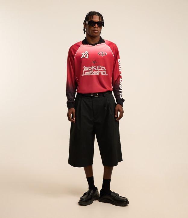 Bermuda em Sarja Super Baggy Alfaiatada com Pregas - 1