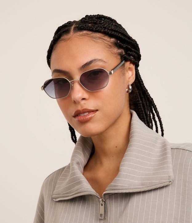 Óculos de Sol Redondo com Haste Fina e Lente Fume Degrade - 2