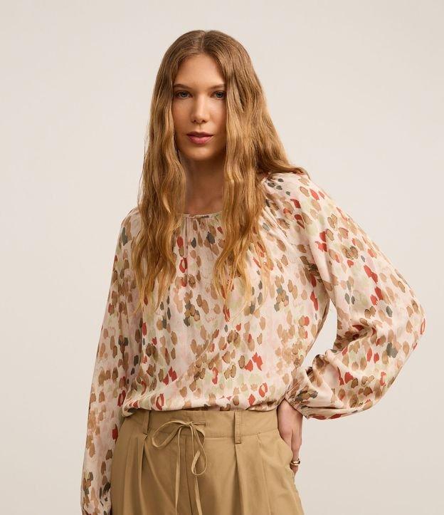 Blusa em Chalis com Estampa Abstrata e Decote Canoa - 2